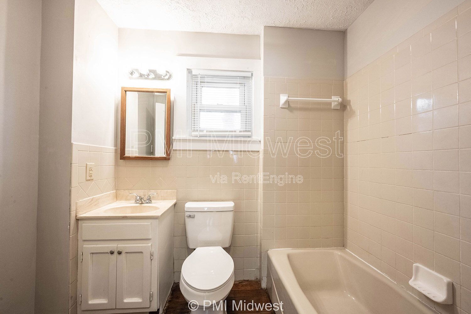 Building Photo - 4850 Hillside Ave