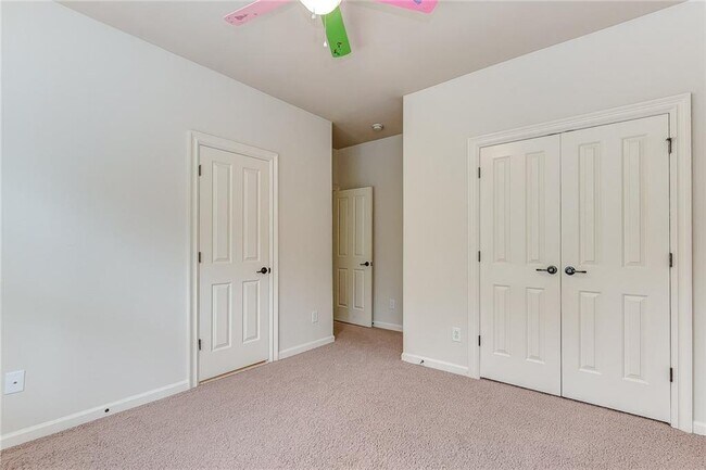 Building Photo - 10424 Park Walk Point