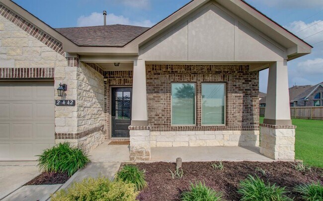 Building Photo - 2442 Wembley Way