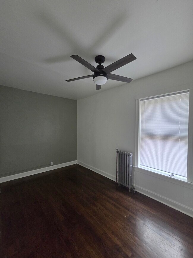 Building Photo - 2120 S Ridgeway Ave