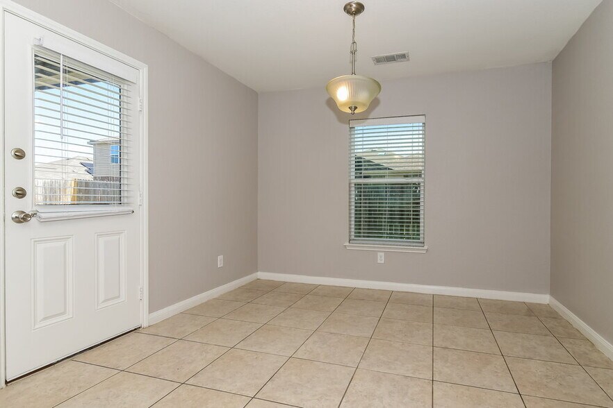 Building Photo - 1327 Chapman Dr