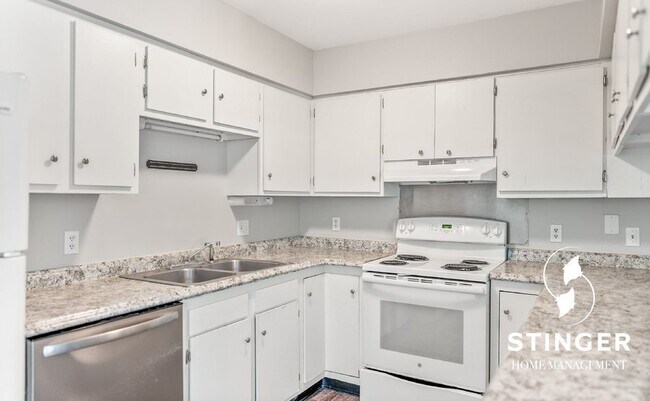 Building Photo - 2 Bedroom / 1 Bath For Rent In Tabby Oaks ...