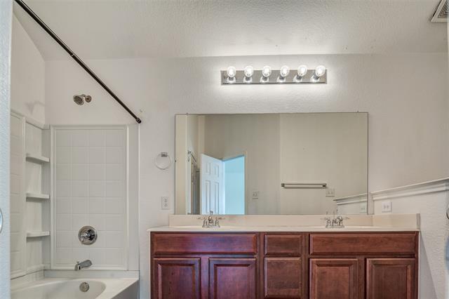 Building Photo - 9948 Fleetwood Dr