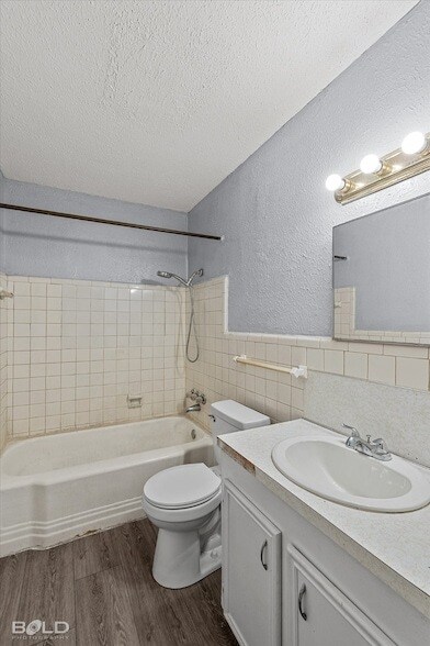 Building Photo - 2754 Lakehurst Ave