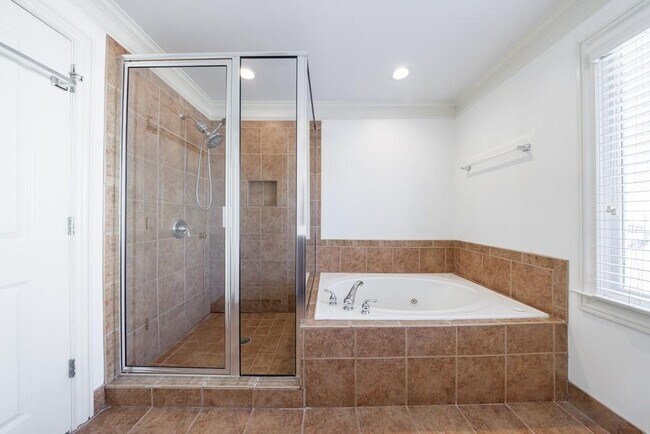 Building Photo - 970 Samples Ln NW
