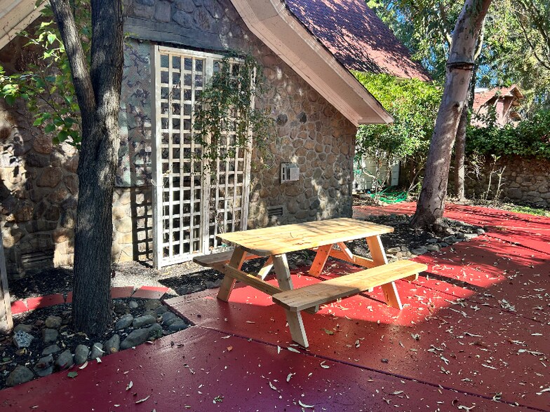 Building Photo - 155 Madrone Ave