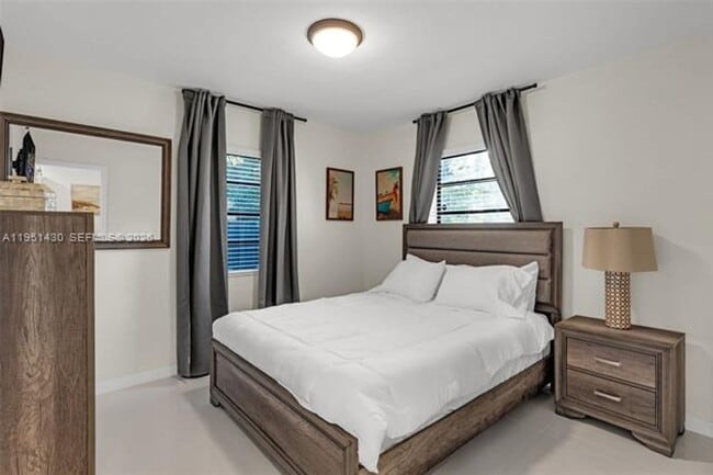 Building Photo - 1075 NE 12th Ave