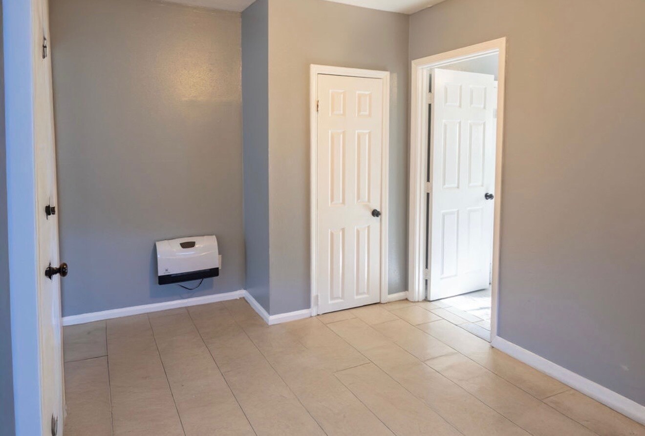 Building Photo - 2325 Spain St