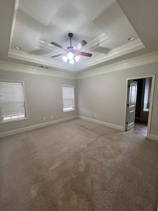 Building Photo - Southern Comfort & Style: Discover This Be...