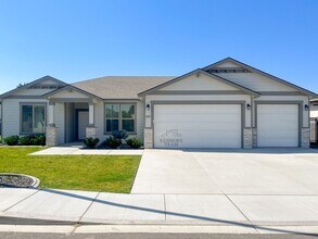 Building Photo - 4 Bedroom, 2 Bath Home in Richland