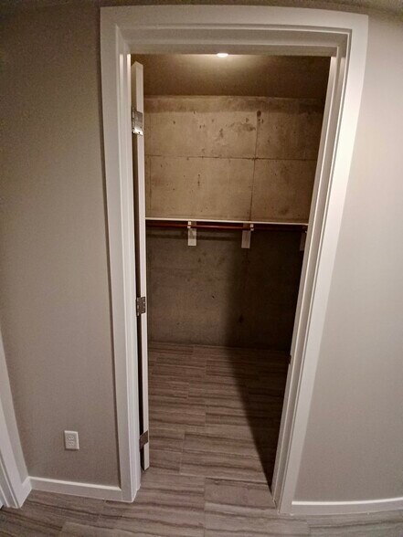 Building Photo - 353 E Bonneville Ave