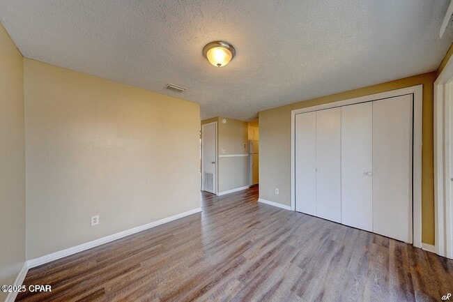 Building Photo - 706 W 26th St
