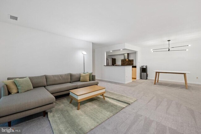 Building Photo - 7713 Lafayette Forest Dr