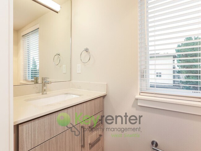 Building Photo - Bright, Modern Townhome Steps from Ballard Dining and Cafes