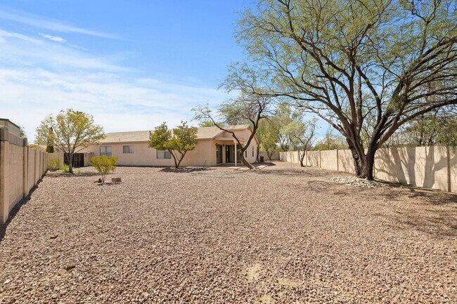 Building Photo - Move in ready home in Arizona Sunset!