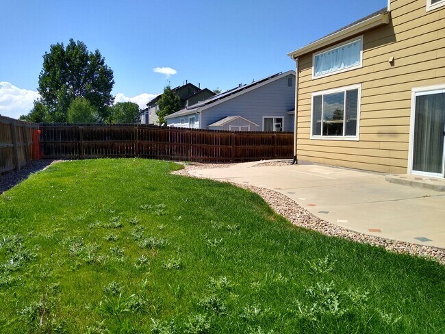Building Photo - Gorgeous 2 Story 3 Bedroom 2.5 Baths in Dacono For Rent
