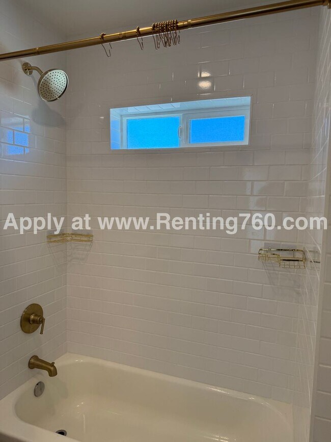 Building Photo - New 2 Bedroom 1 Bathroom Home!!