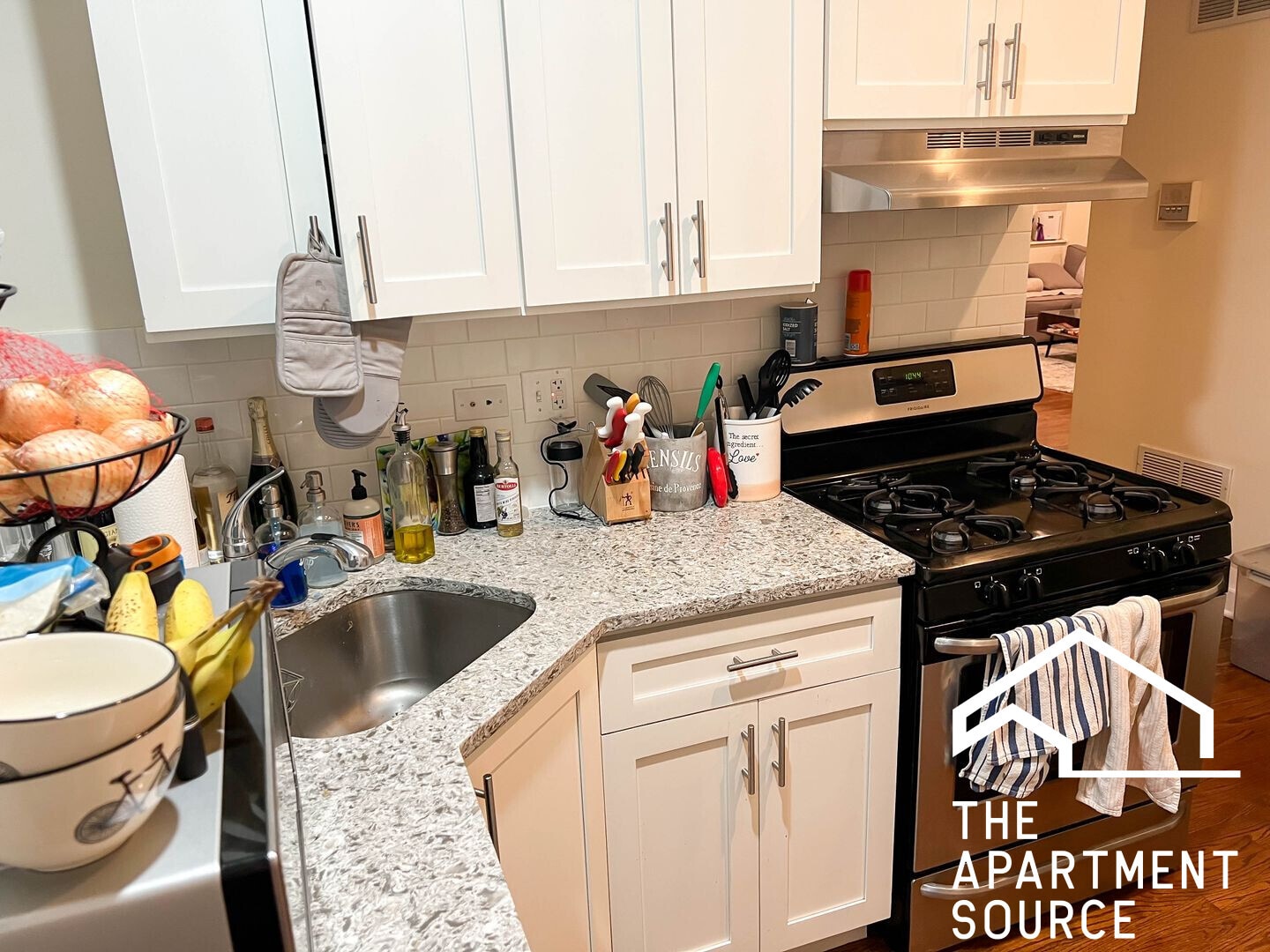 Building Photo - 4647 N Wolcott Ave