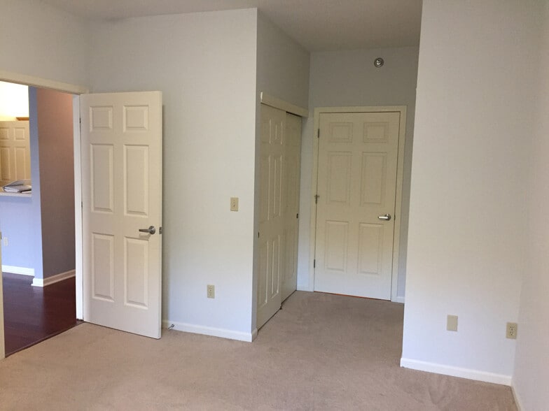 Building Photo - 6995 S Riverwood Blvd