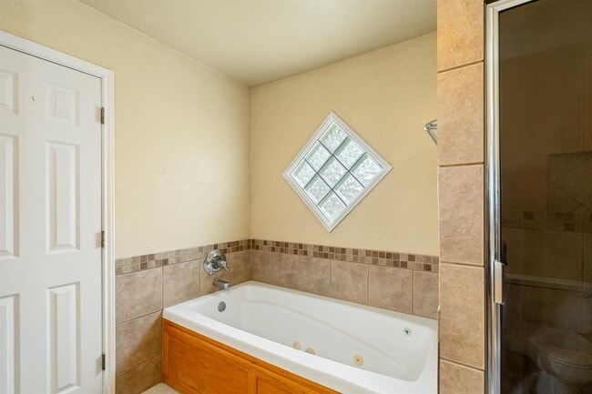 Building Photo - 119 Encino Dr