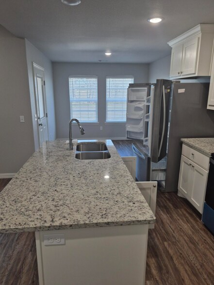 Building Photo - 3909 Bryan Rd