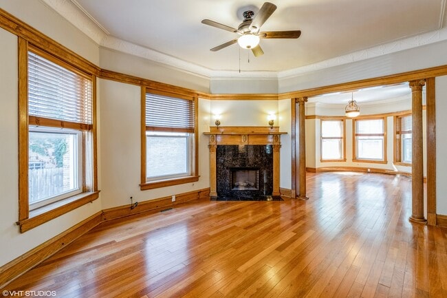 Building Photo - 836 E 52nd St