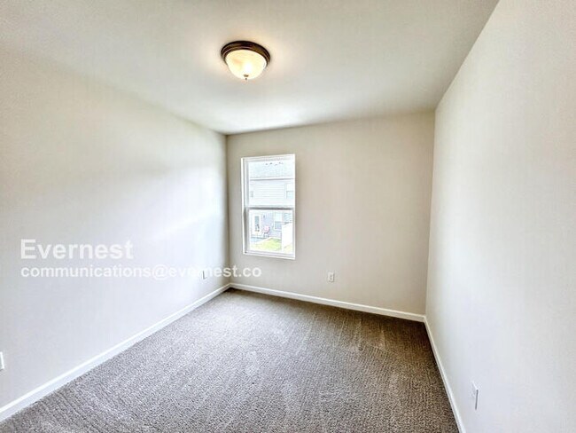 Building Photo - 3-Bed/ 2.5-Bath Townhouse/ Available Soon!