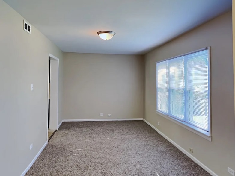 Building Photo - 7932 Long Ave