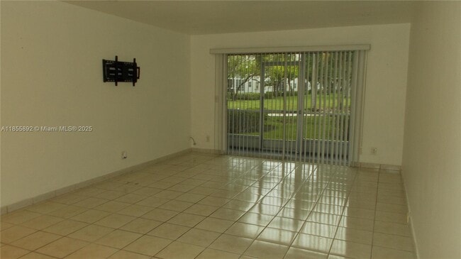 Building Photo - 1400 SW 124th Terrace
