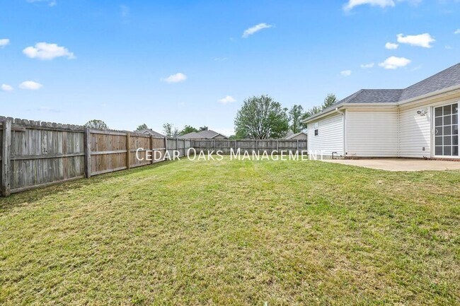Building Photo - 911 SW Cheyenne Dr