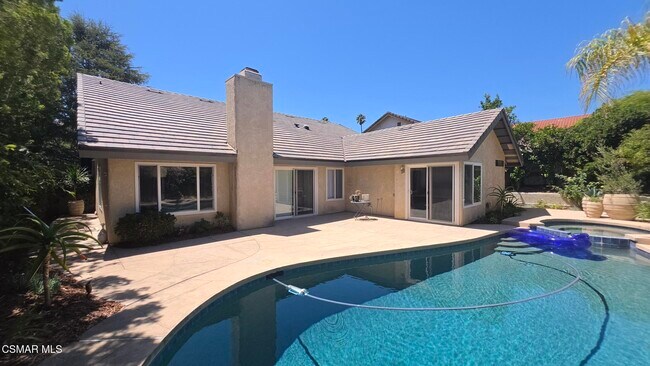 Building Photo - 2794 Parkview Dr