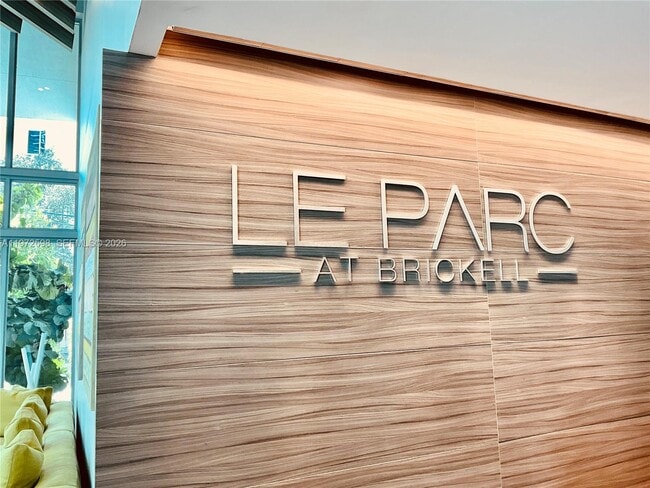 Building Photo - 1600 SW 1st Ave