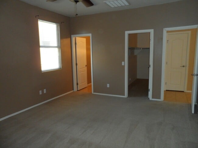 Building Photo - Great 3 Bedroom 2 Bath Home with Pool Service Included!