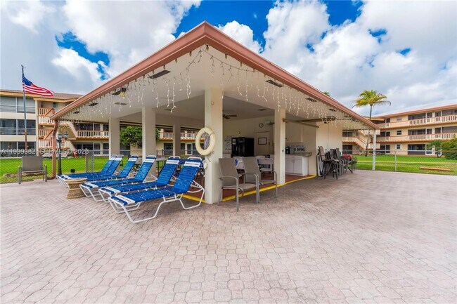 Building Photo - 5300 Washington St