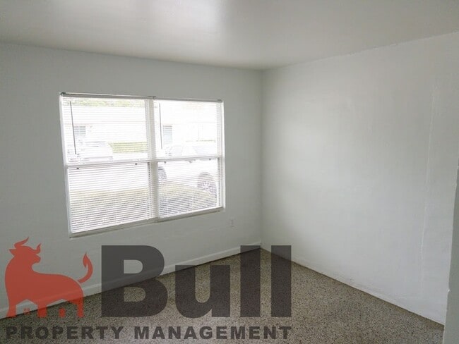 Building Photo - 40 Ruffel St