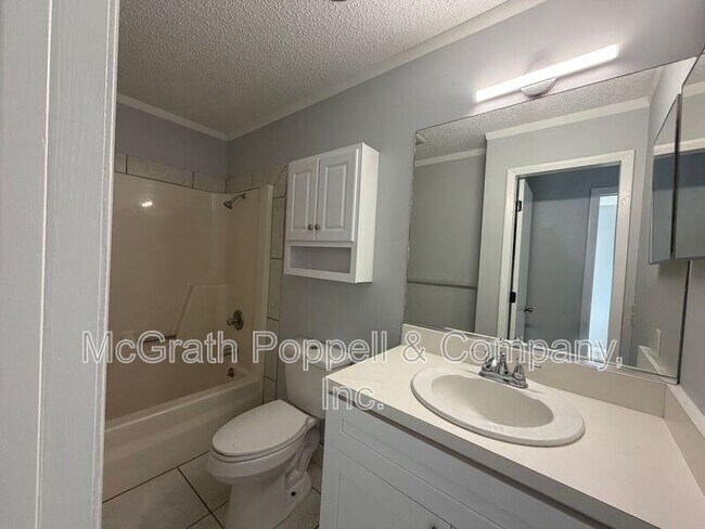 Building Photo - 1408 E Spencer St