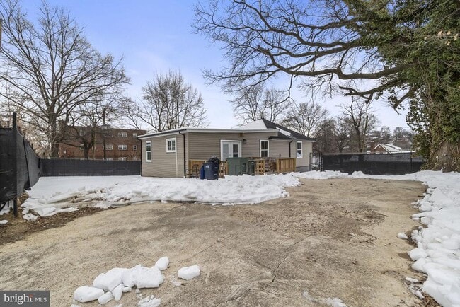 Building Photo - 4840 Hayes St NE