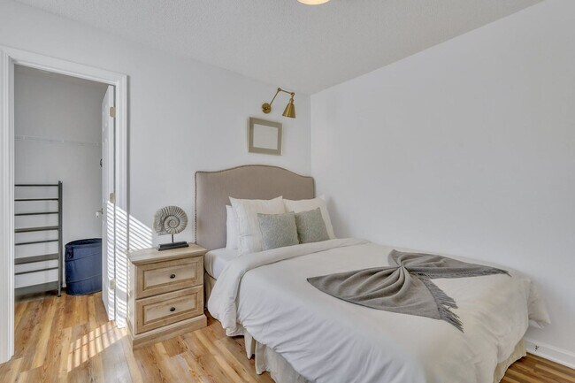 Building Photo - 142 West Tisbury Lane