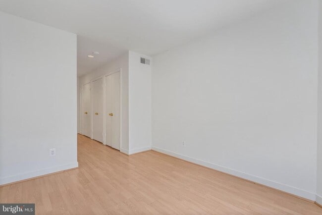 Building Photo - 1117 New Hampshire Ave NW