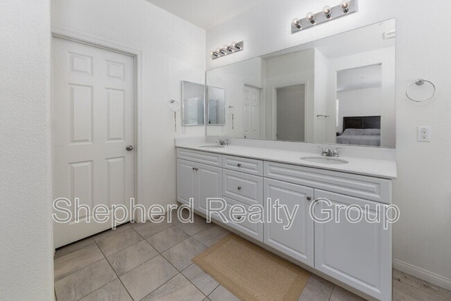 Building Photo - 28468 Sunflower St