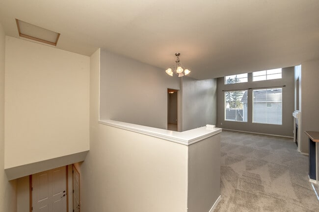 Building Photo - Low Maintenance Living 2 Bedroom Condo, Du...