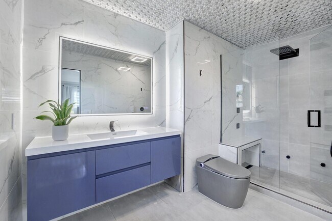 Building Photo - 2260 NE 62nd St