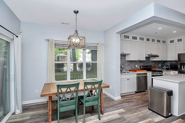 Building Photo - Stunningly Updated 2BD/2BA Ground Floor Unit in Elizabeth!