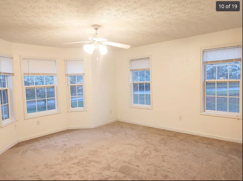 Building Photo - 122 Bach Dr