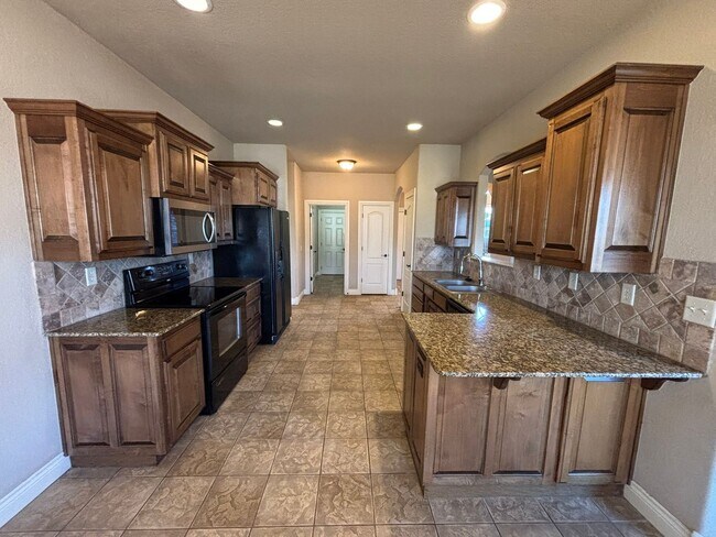 Building Photo - Beautiful 3 Bedroom, 2 Bathroom Home in Persimmon Place!