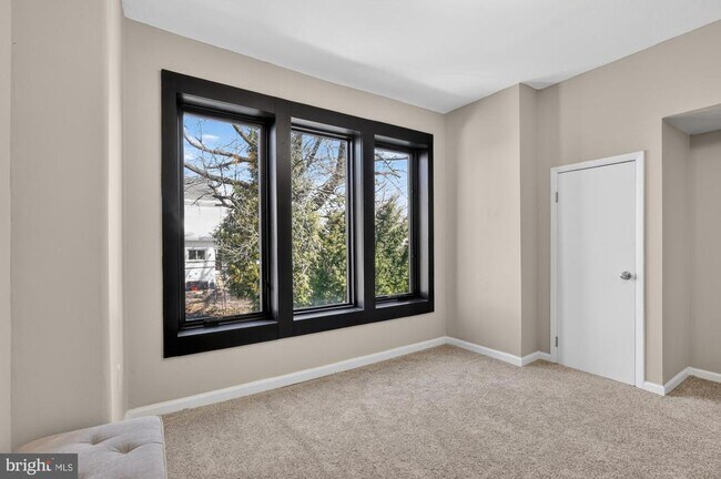 Building Photo - 4315 Lauriston St