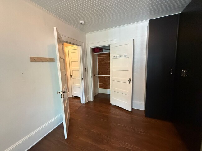 Building Photo - Gorgeous 4 Bed, 3 Bath Haymount Home