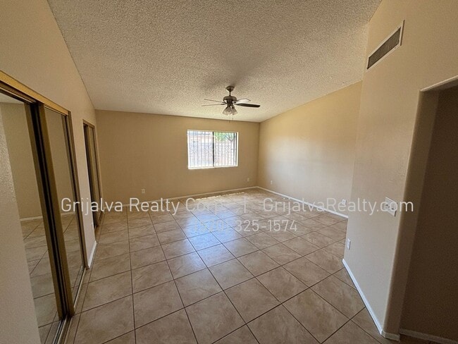 Building Photo - 3 Bedroom, 2 Bath Midvale House for Rent  (Valencia/Midvale)