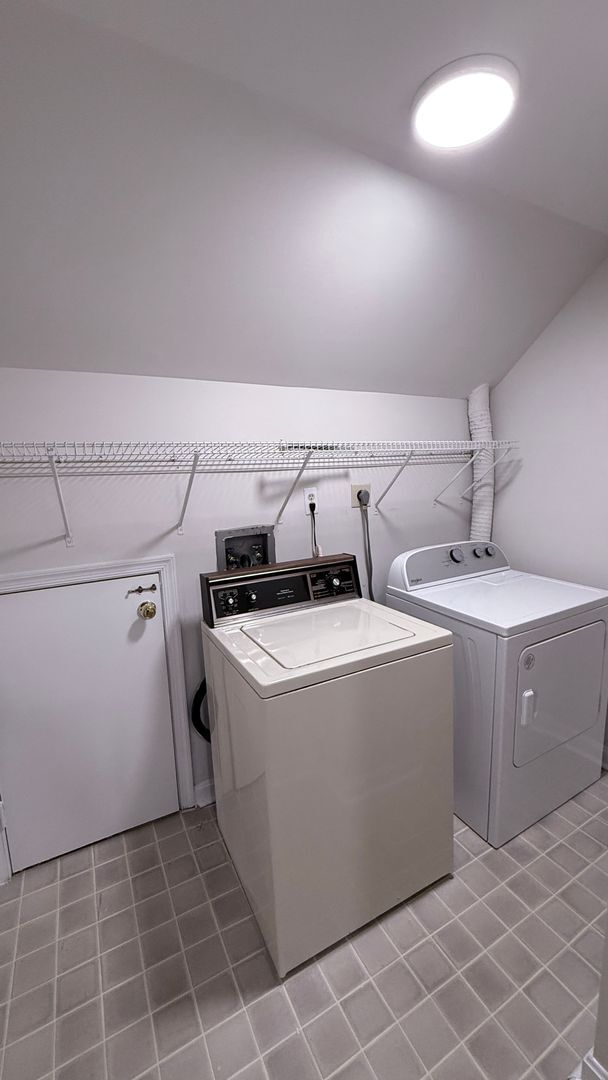 Building Photo - Occoquan Townhouse
