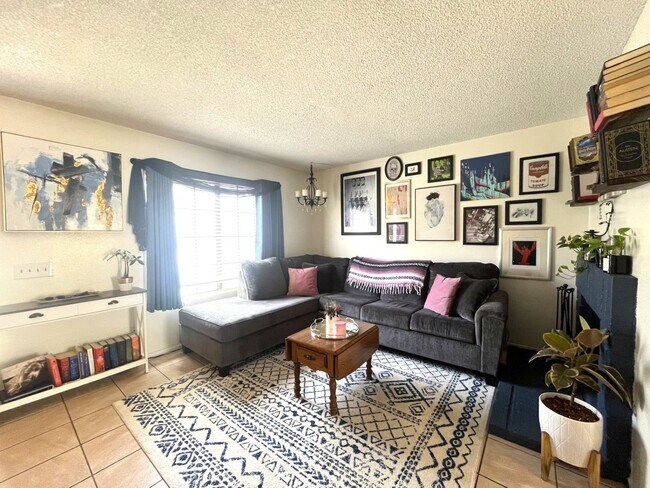 Building Photo - 2 bed, 1.5 bath in Riverside, CA!